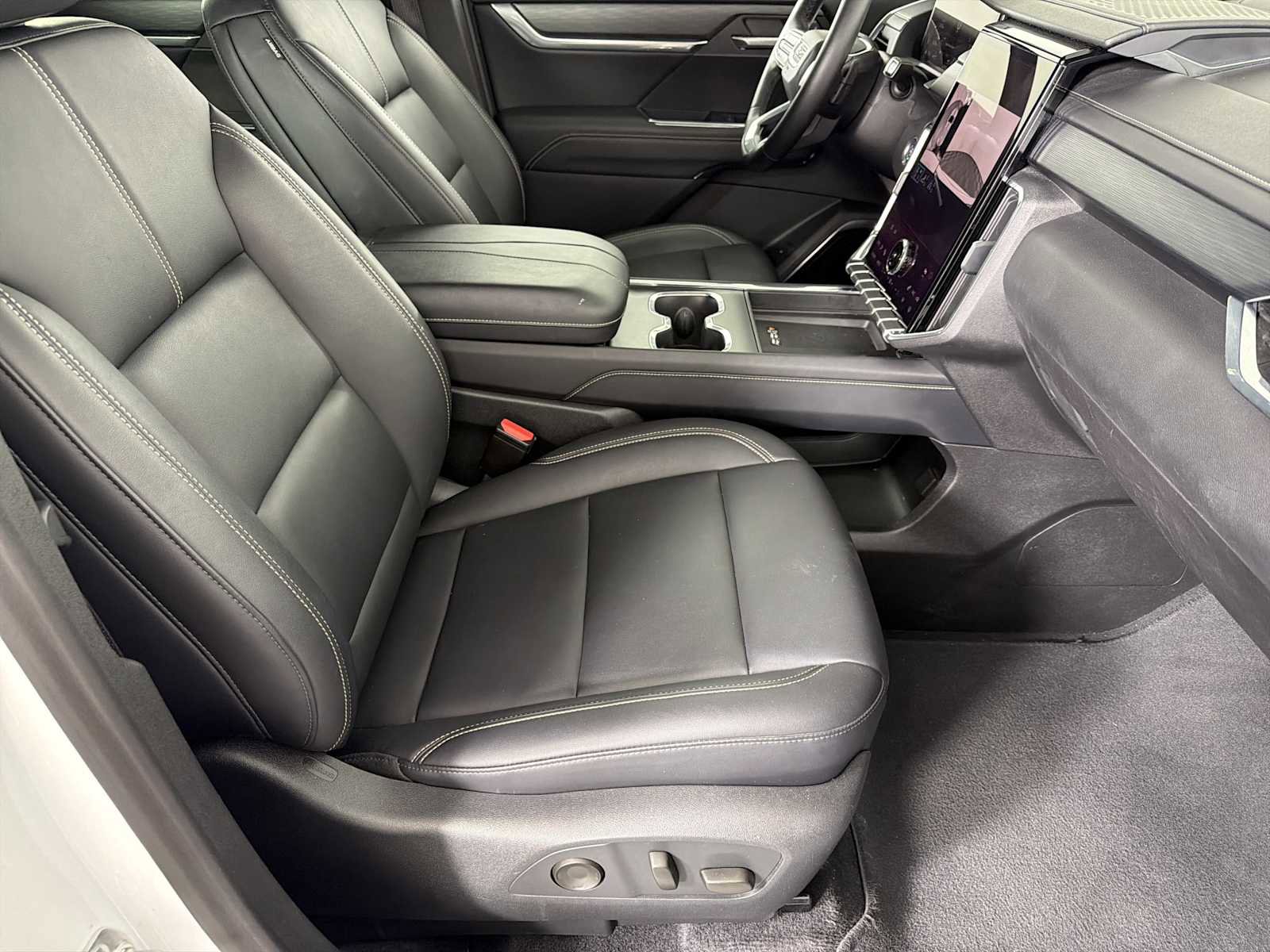 Used 2024 GMC Acadia Elevation image 11