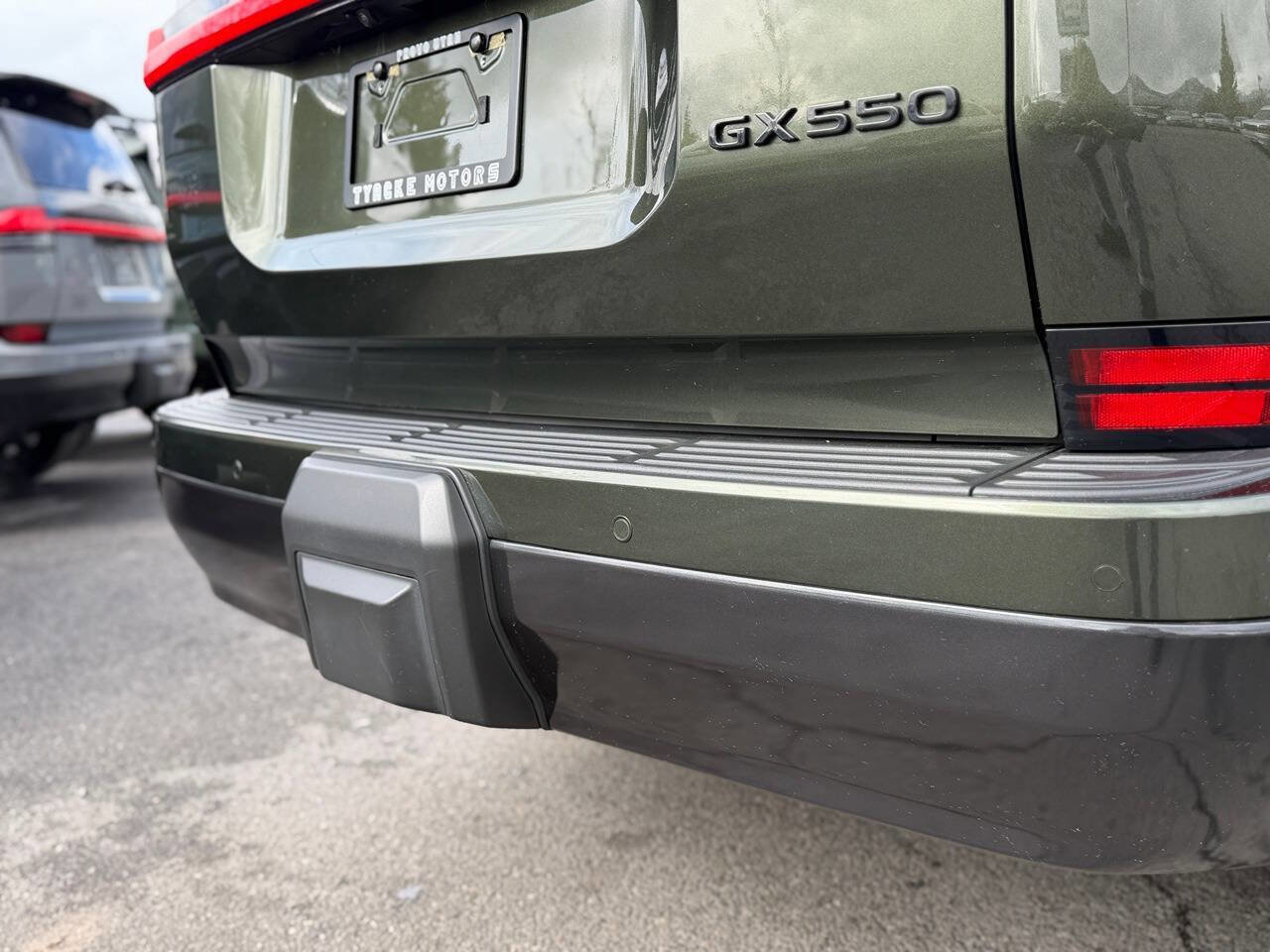 Used 2025 Lexus GX 550 w/ Accessory Package (31) image 37