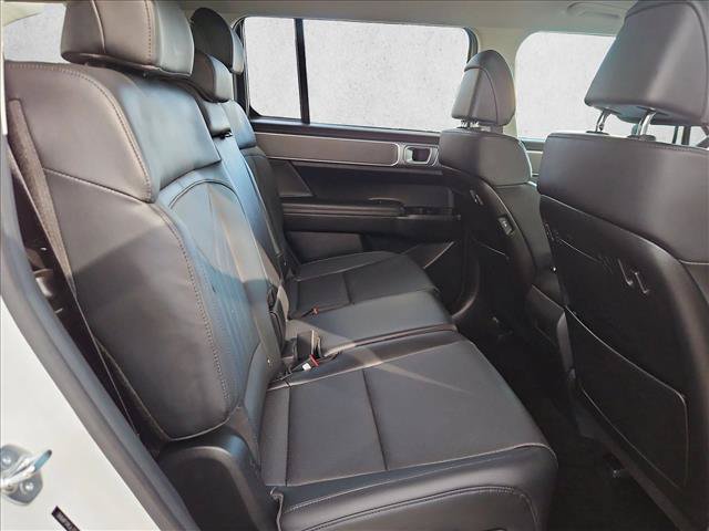 Used 2026 Hyundai Santa Fe SEL FWD image 17