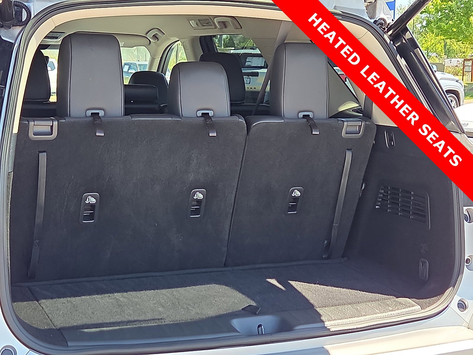 Used 2023 Nissan Pathfinder SL w/ Black Appearance Package AWD/4WD image 9