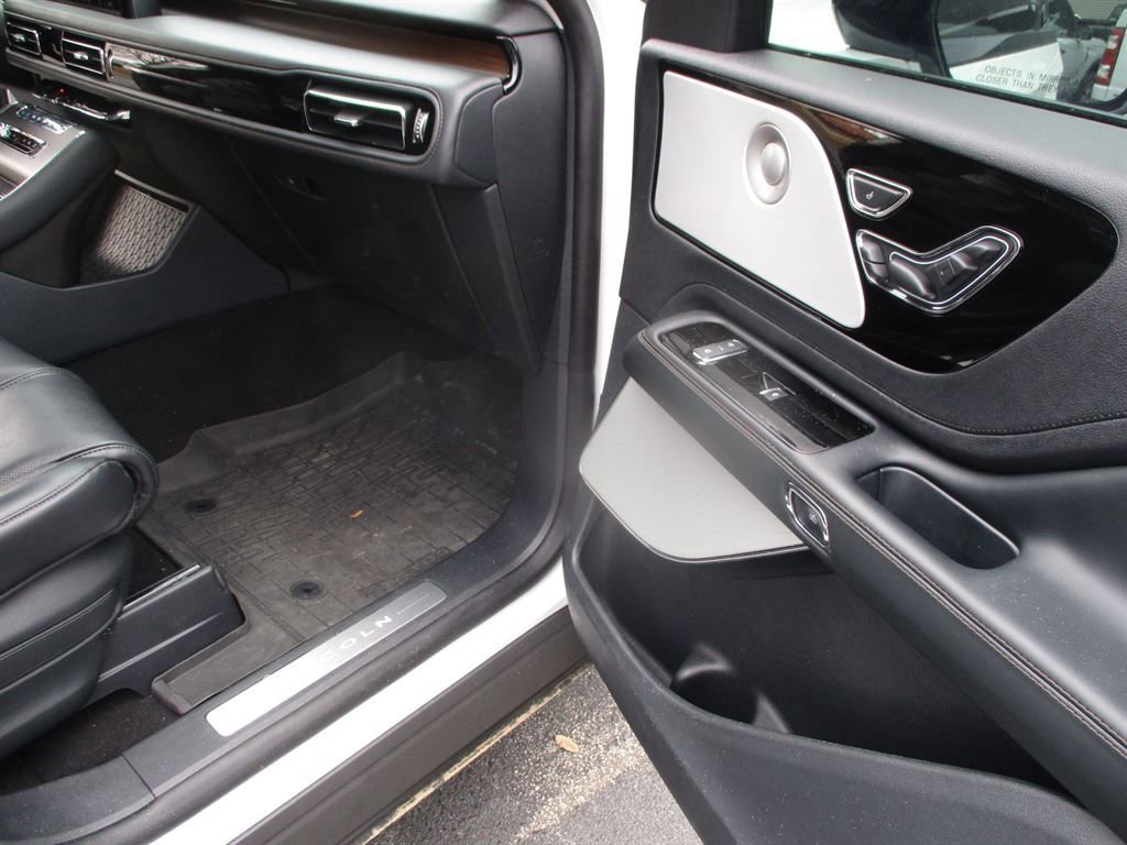 Used 2025 Lincoln Aviator Reserve w/ Equipment Group 201A image 10