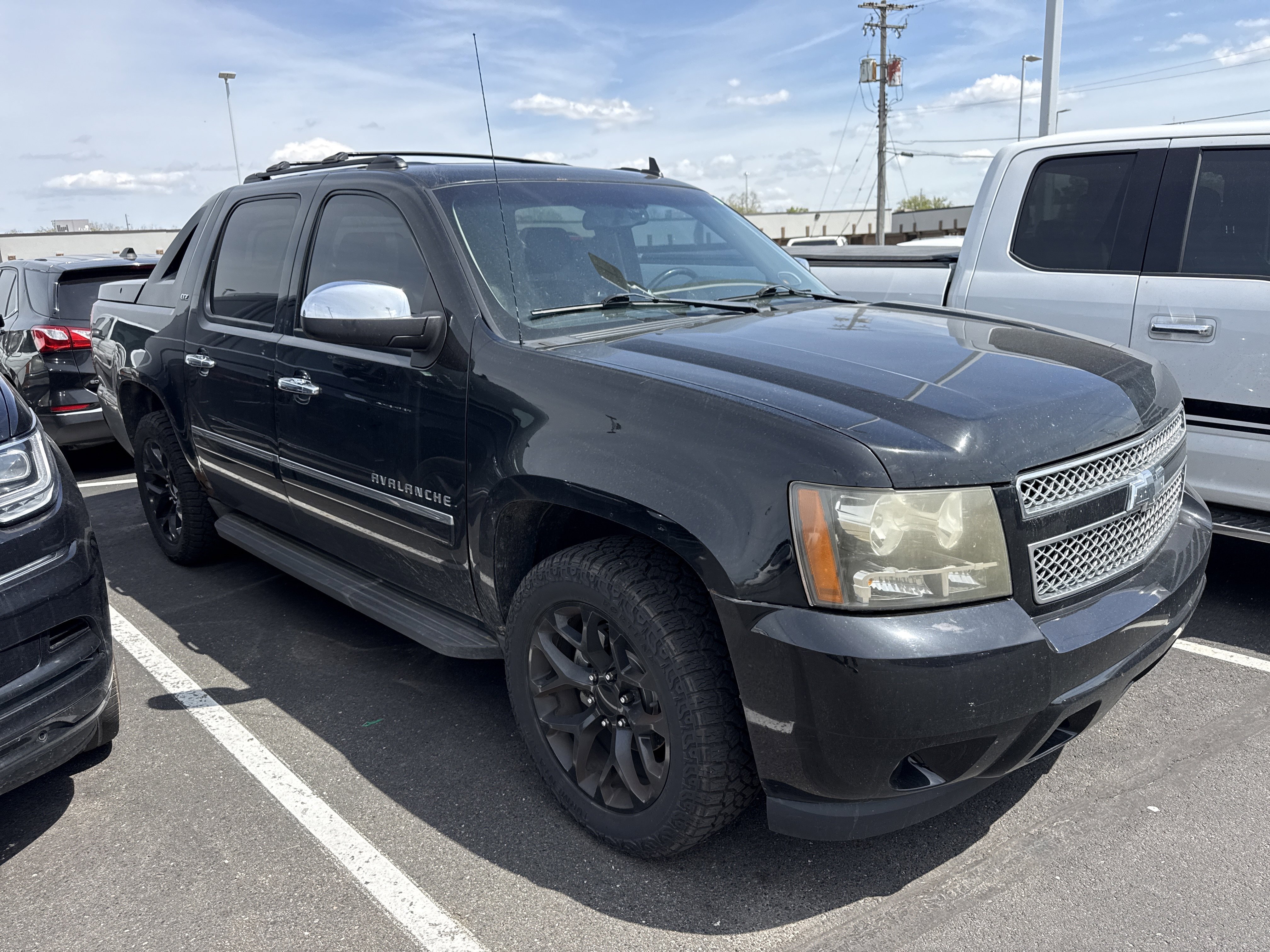Used 2012 Chevrolet Avalanche LTZ AWD/4WD image 4