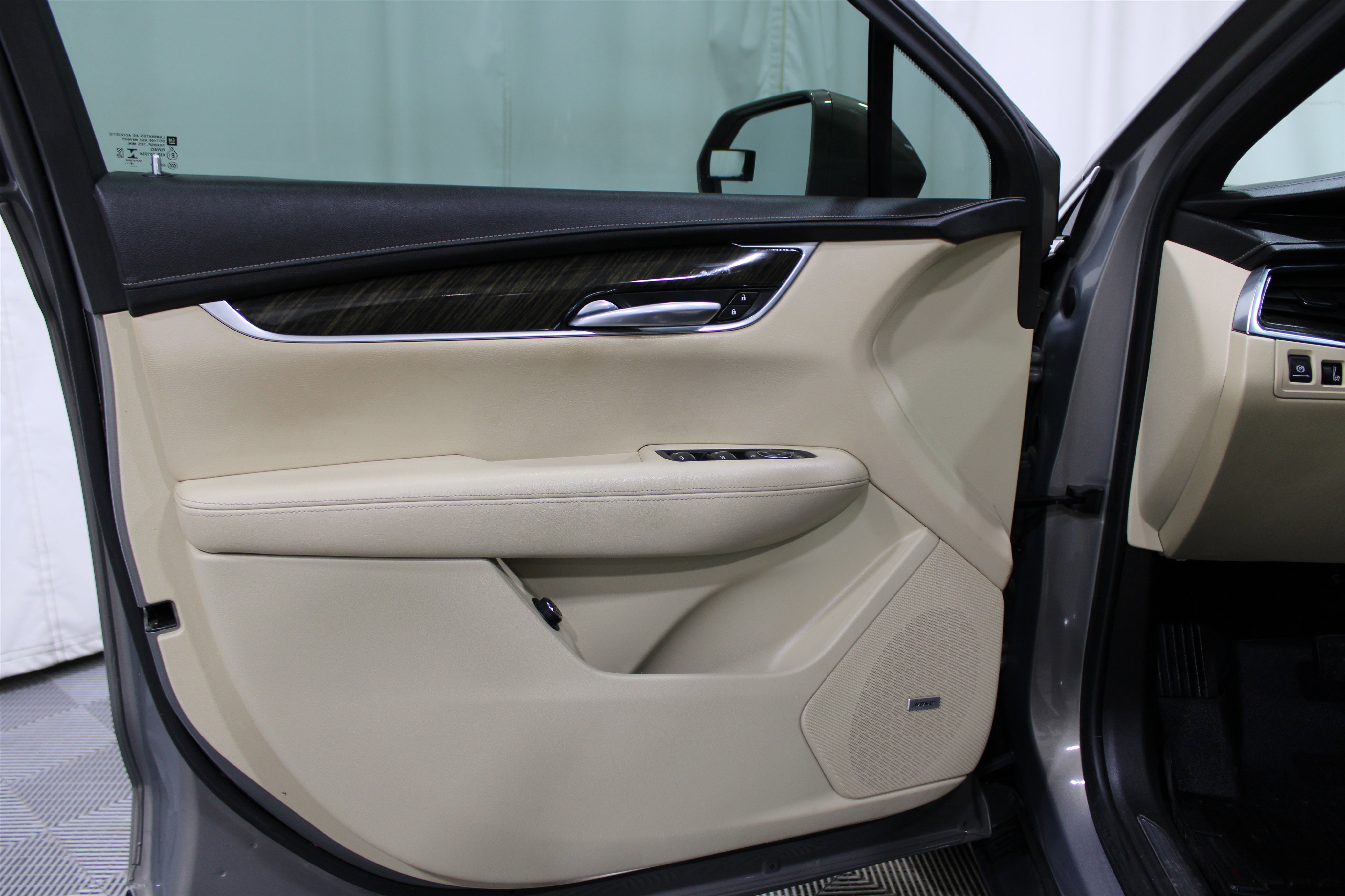 Used 2019 Cadillac XT5 FWD image 6