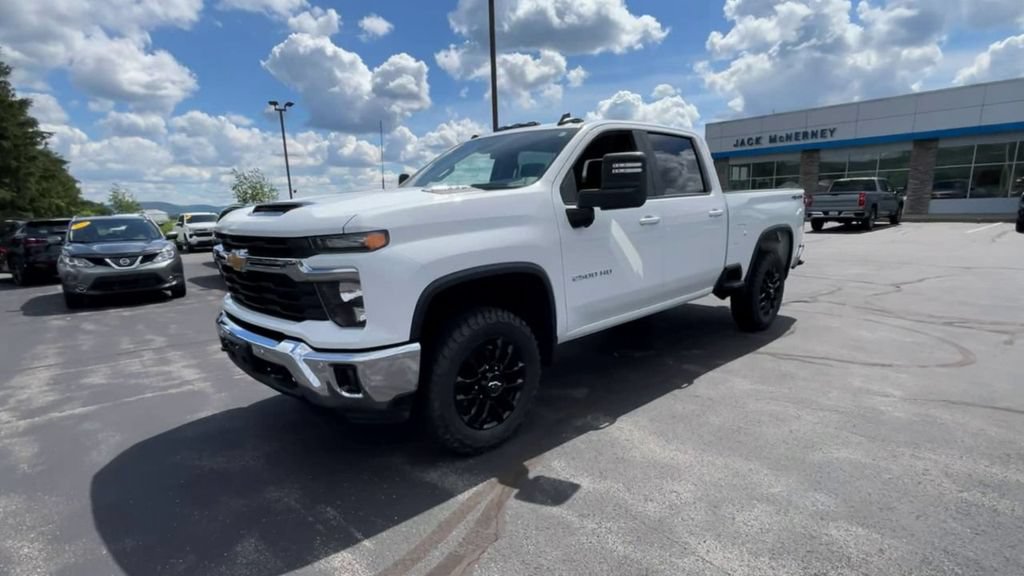 Used 2025 Chevrolet Silverado 2500 LT w/ Safety Package AWD/4WD image 4