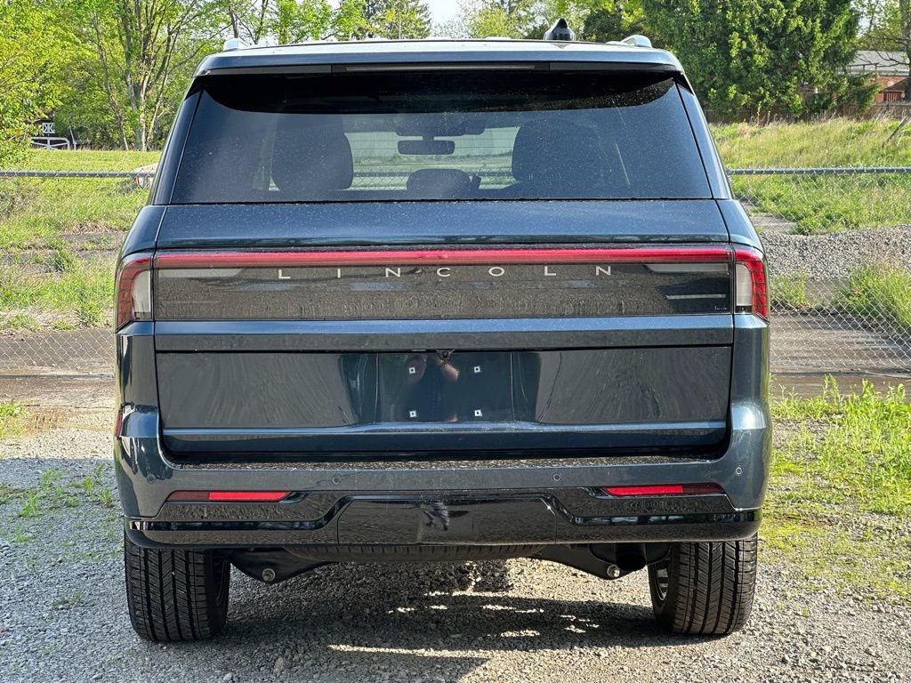 New 2025 Lincoln Navigator Reserve AWD/4WD image 4