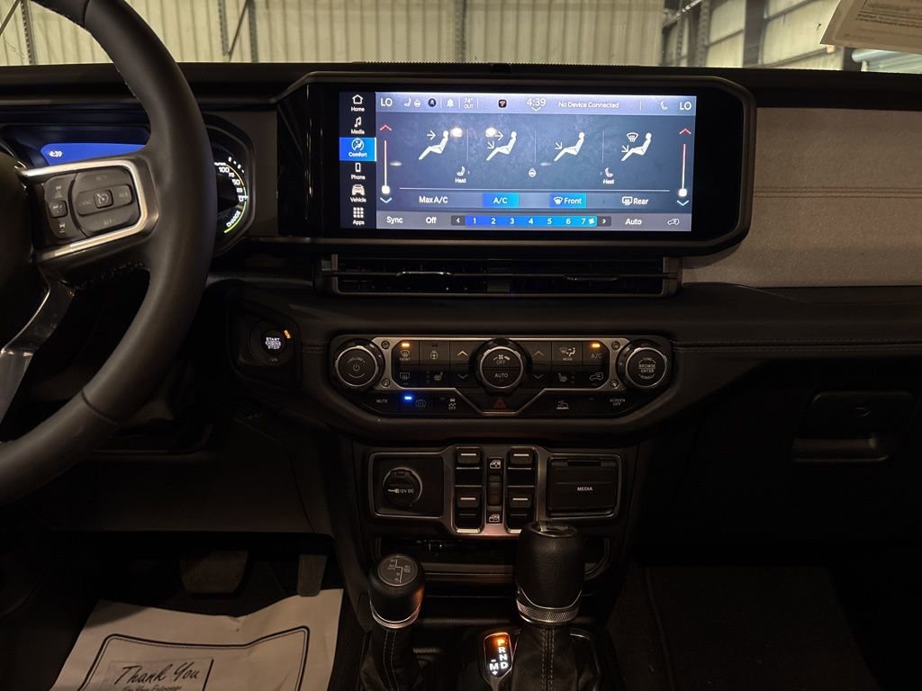 Used 2025 Jeep Wrangler Unlimited Sahara image 26