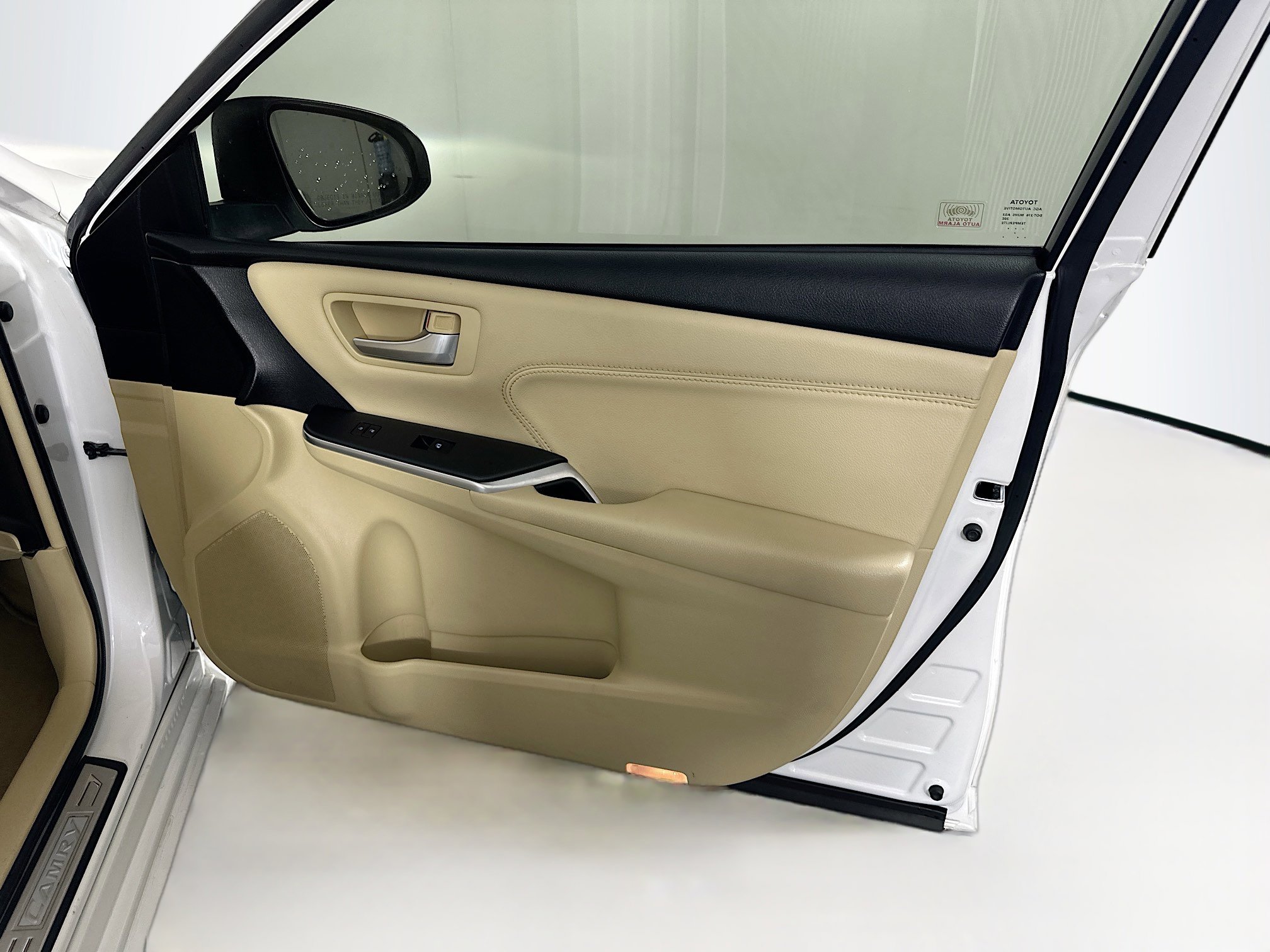 Used 2017 Toyota Camry XLE FWD image 32