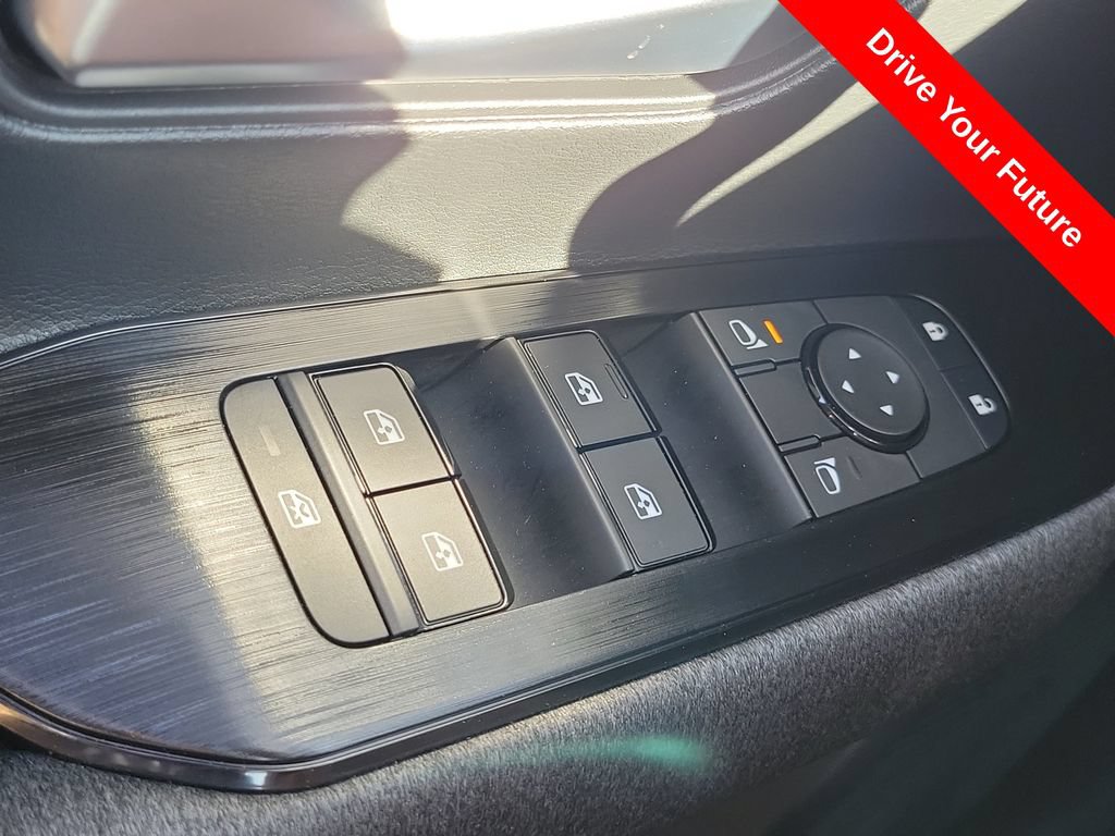 Used 2025 Nissan Kicks SV FWD image 16