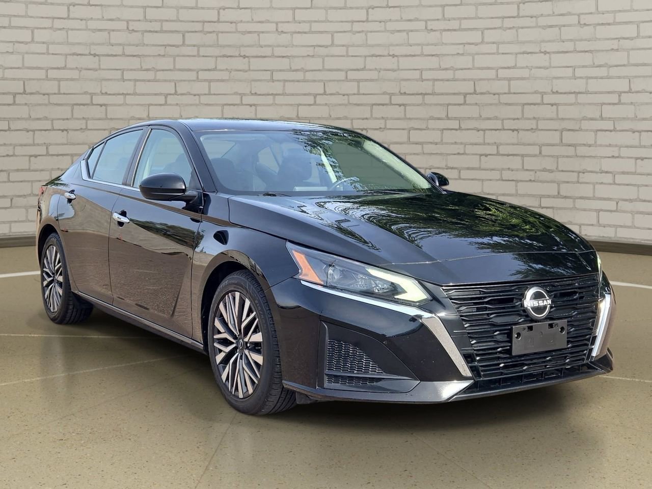 Used 2023 Nissan Altima 2.5 SV FWD image 3