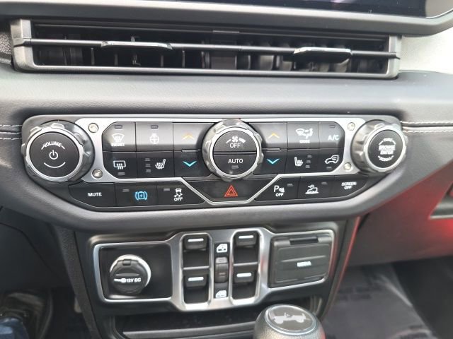 Used 2025 Jeep Wrangler Unlimited Sahara w/ Safety Group image 30