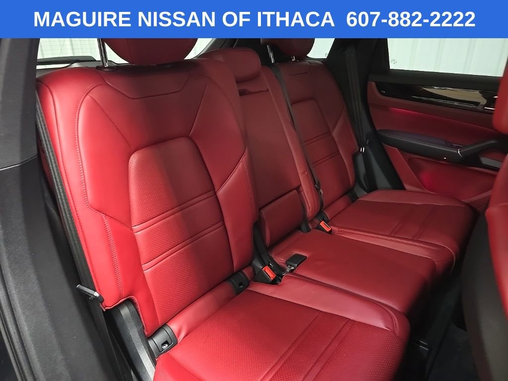 Used 2022 Porsche Cayenne Platinum Edition image 17
