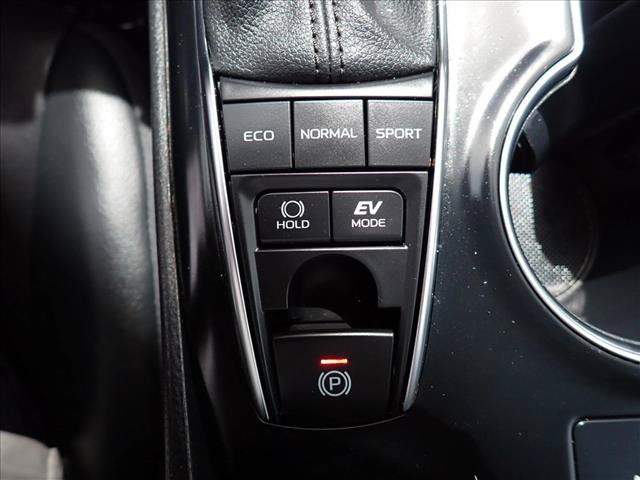 Used 2020 Toyota Camry XLE w/ Sunroof Package FWD image 17