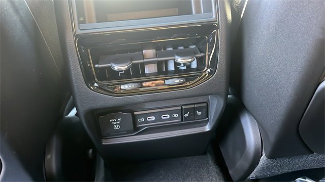 New 2026 Jeep Grand Cherokee Limited w/ Limited Altitude Package image 40