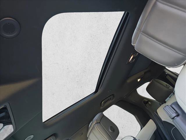 Certified 2024 Land Rover Discovery Dynamic SE image 29