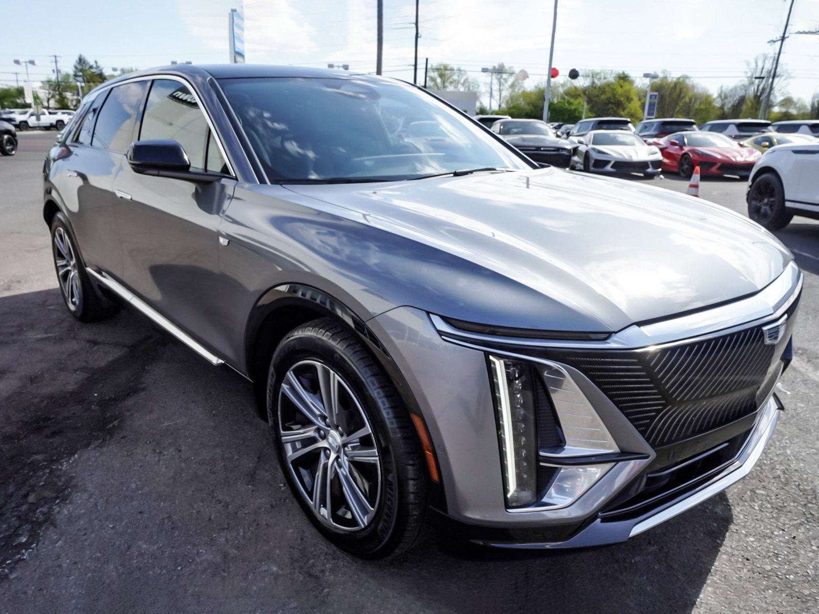 Used 2023 Cadillac Lyriq AWD image 3