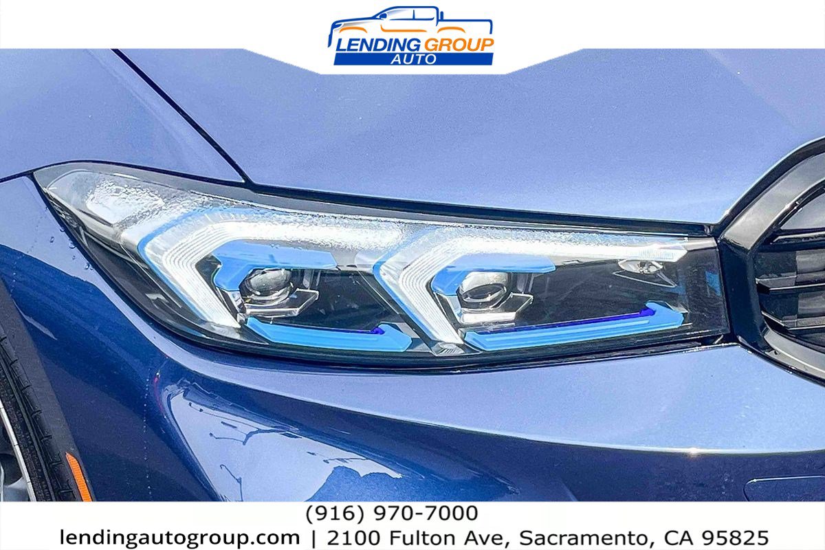 Used 2024 BMW 330i Sedan w/ Premium Package image 7