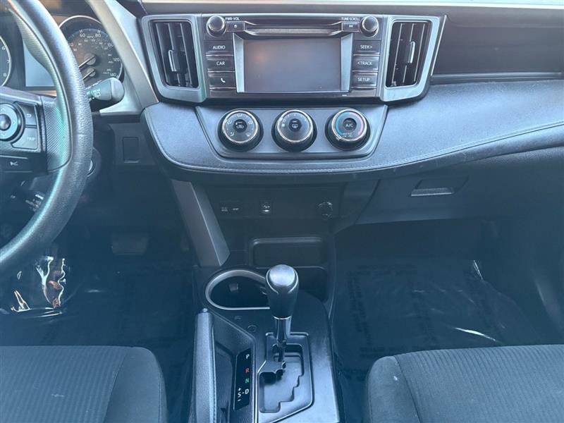 Used 2018 Toyota RAV4 LE w/ Carpet Mat Package image 11