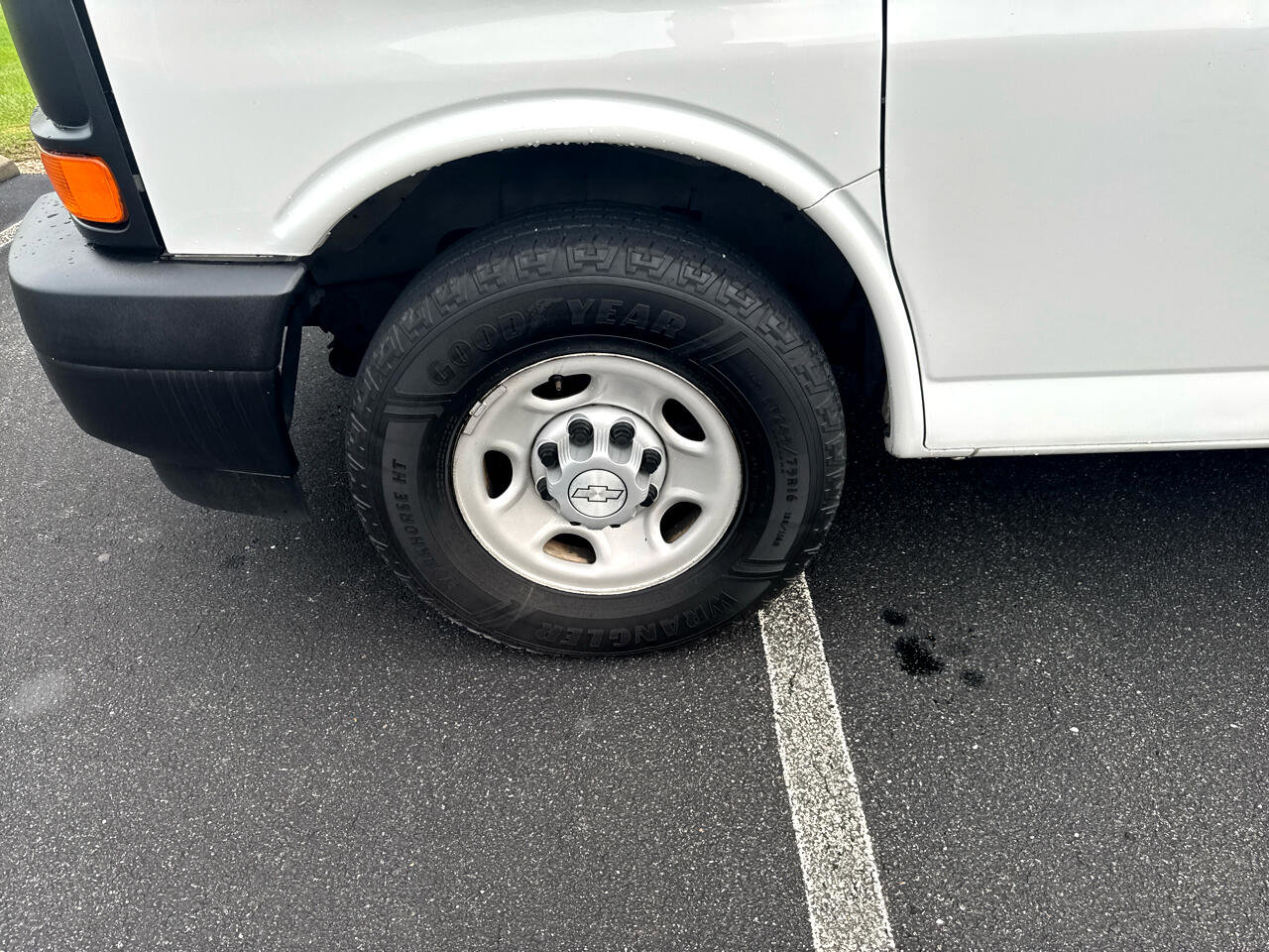 Used 2017 Chevrolet Express 2500 image 18