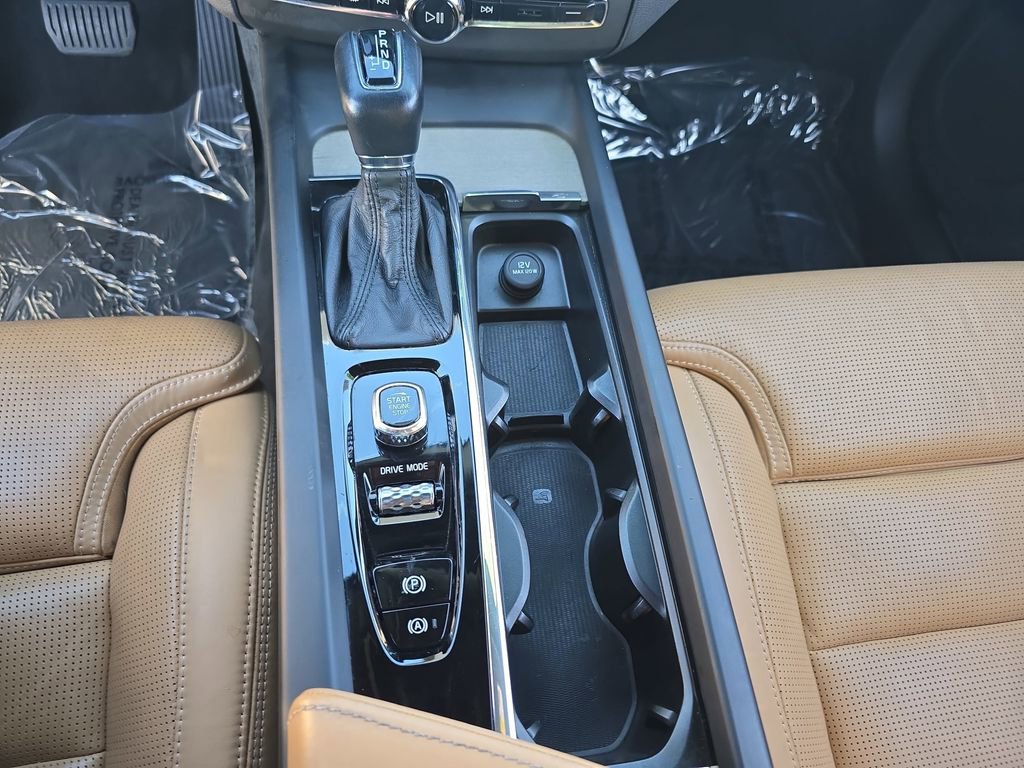 Used 2018 Volvo XC60 T6 Inscription w/ Luxury Seat Package image 28
