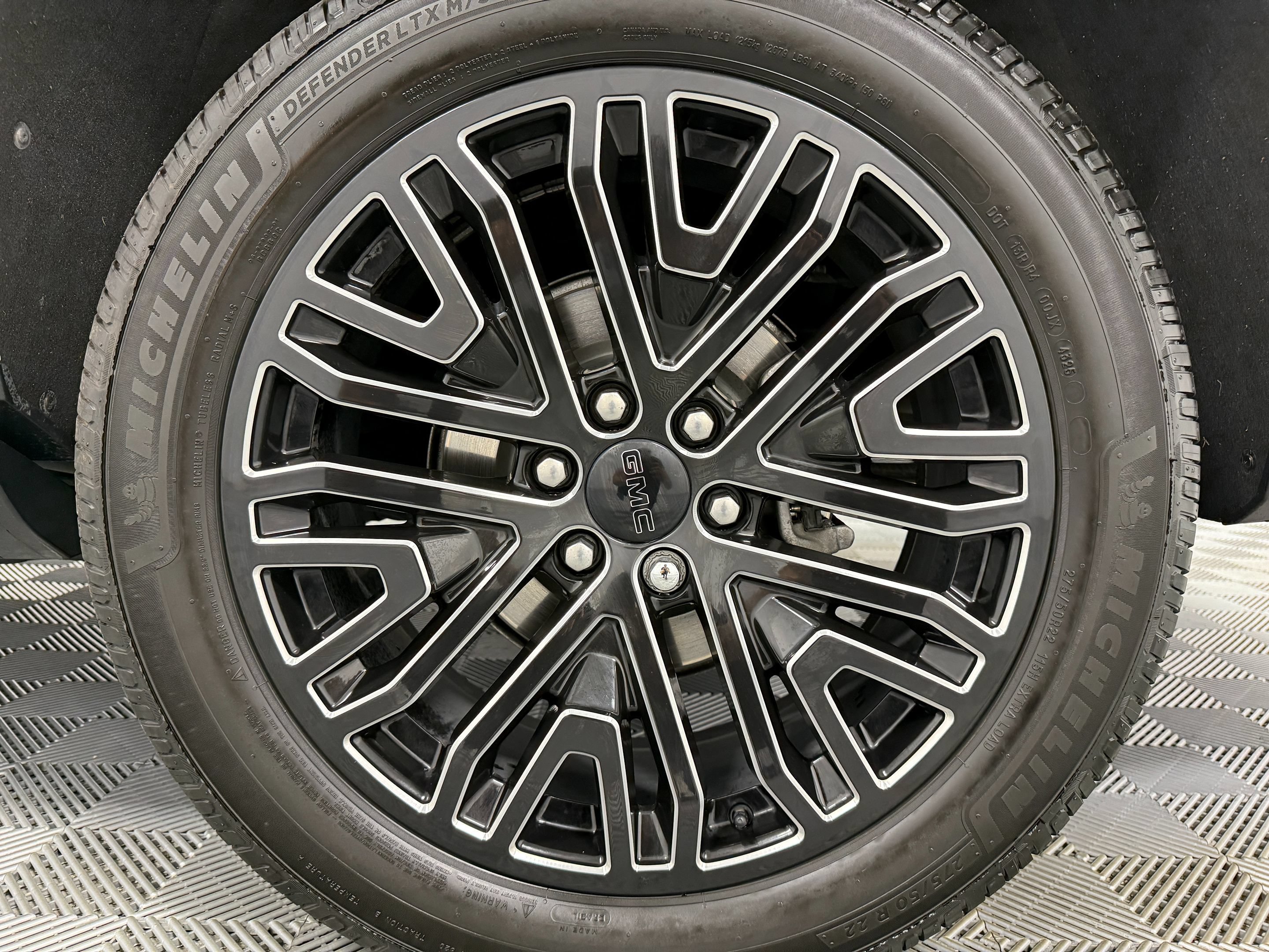Used 2025 GMC Yukon Denali w/ Sun & Power Step Package AWD/4WD image 44