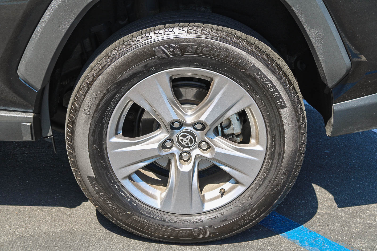 Used 2024 Toyota RAV4 LE AWD/4WD image 12