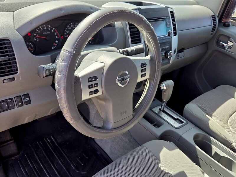 Used 2015 Nissan Frontier SV RWD image 12