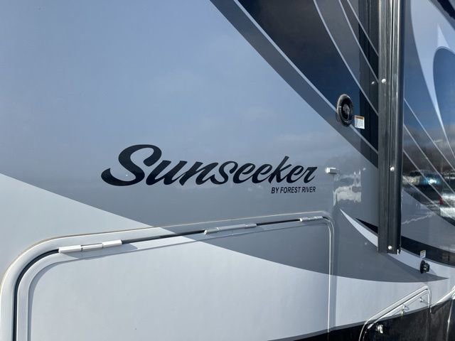 Used 2016 Ford E-450 and Econoline 450 Super Duty w/ Motorhome Prep Package RWD image 2