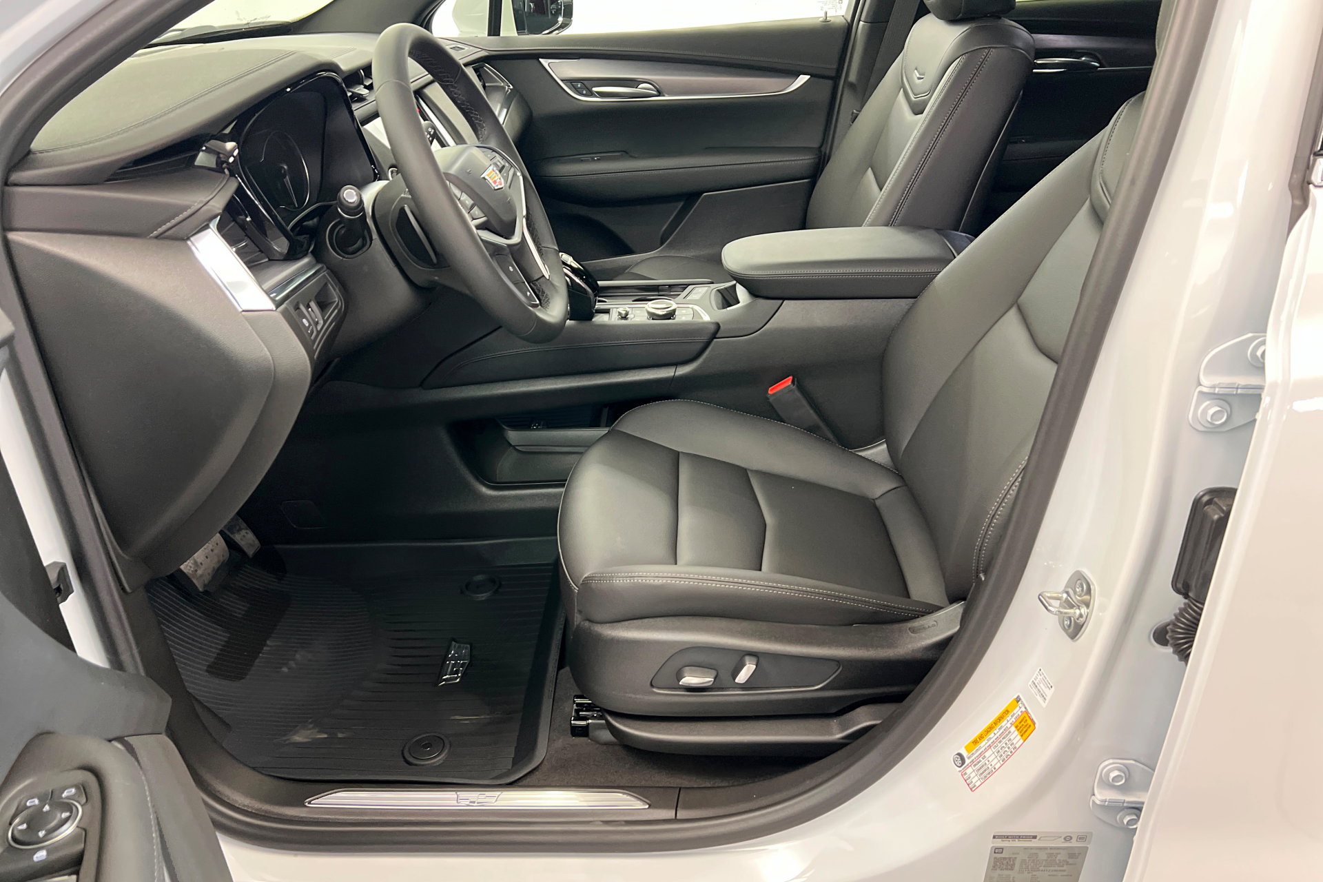 New 2026 Cadillac XT5 Luxury w/ LPO, Floor Liner Package image 18