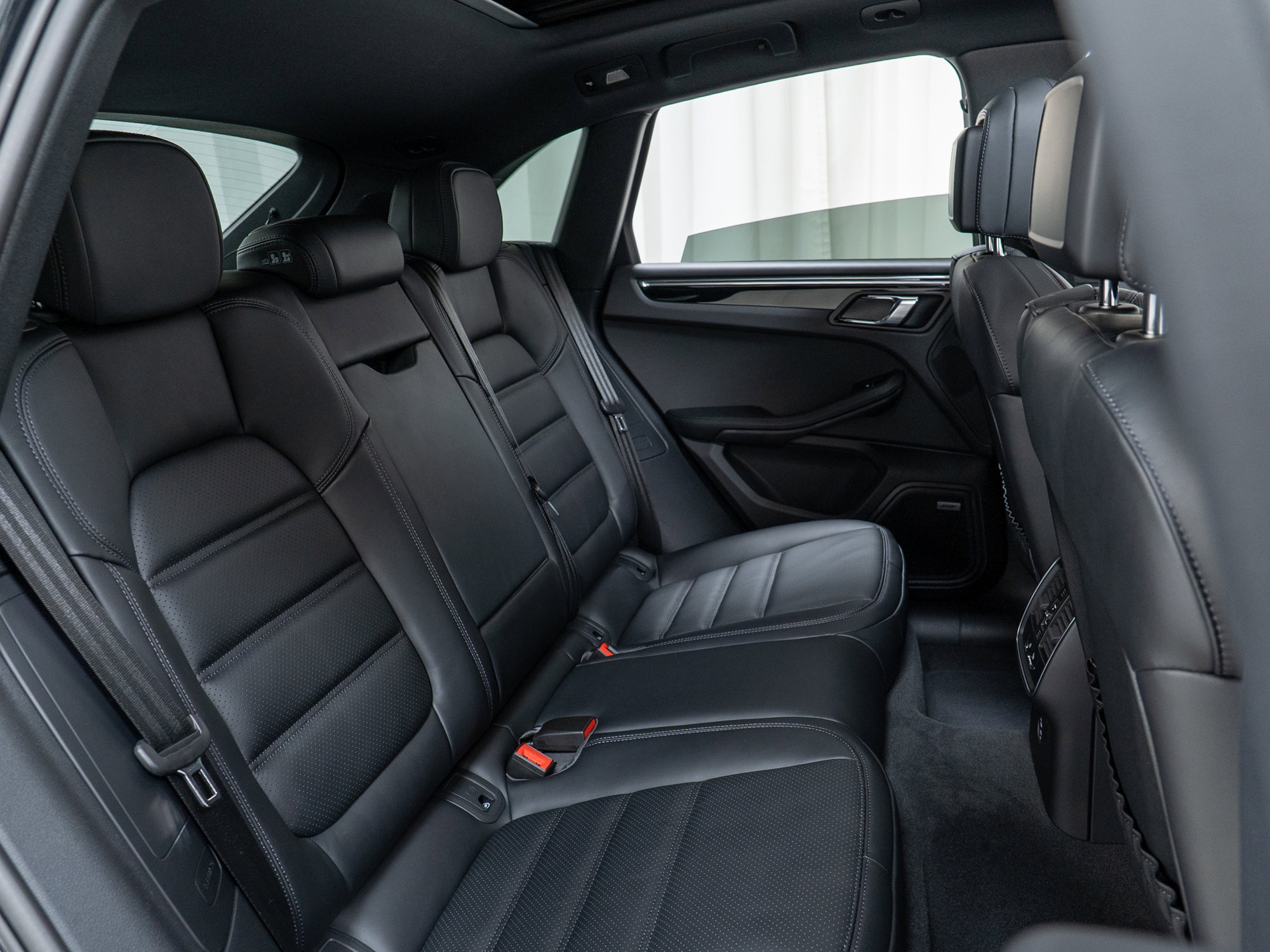 New 2026 Porsche Macan AWD/4WD image 29