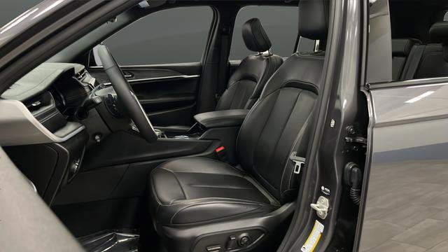 Used 2024 Jeep Grand Cherokee Limited w/ Luxury Tech Group II image 9