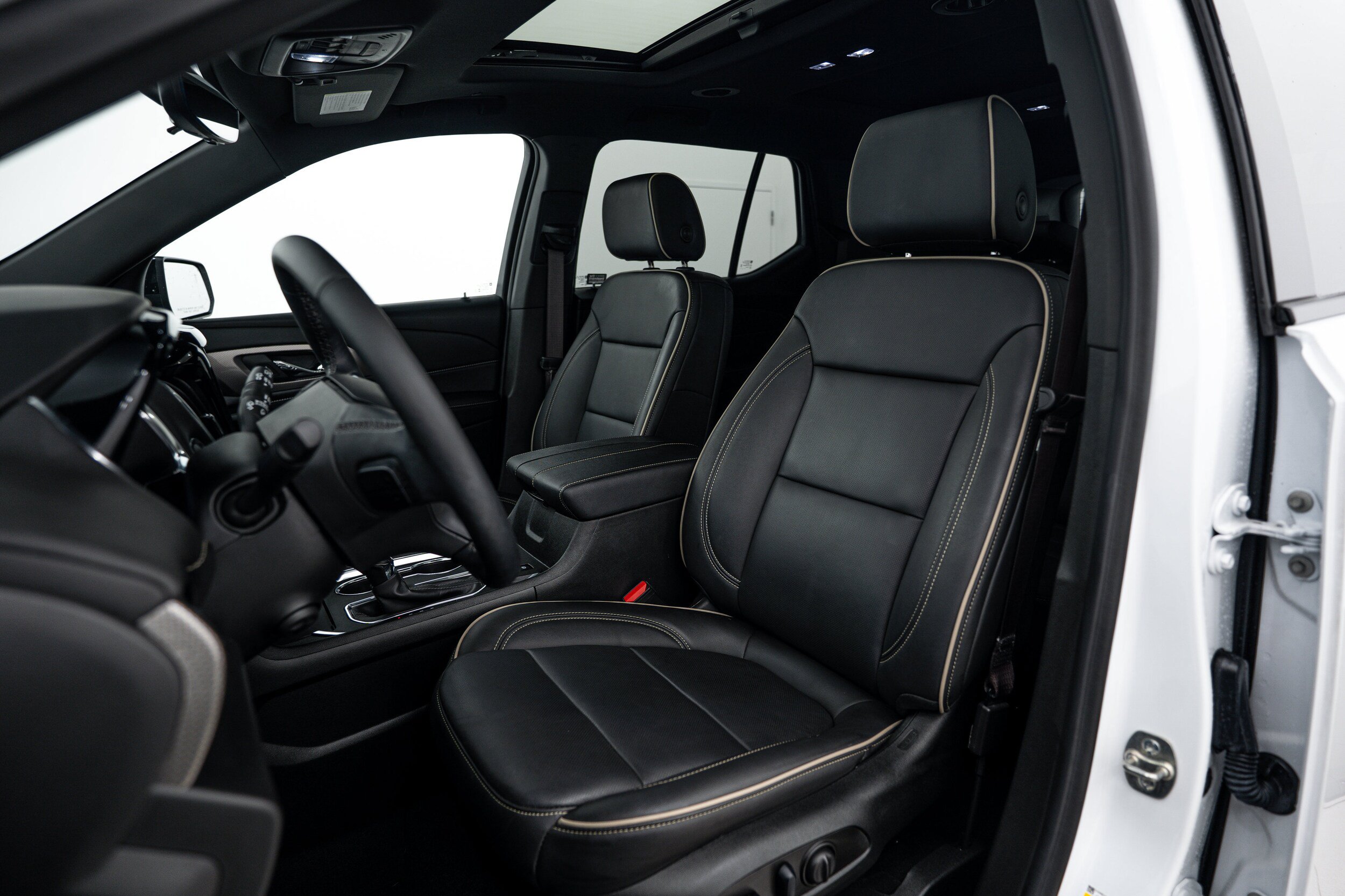 Used 2023 Chevrolet Traverse Premier w/ Redline Edition AWD/4WD image 14