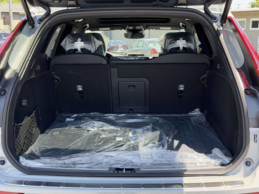 New 2026 Volvo XC60 B5 Ultra w/ Protection Package Premier AWD/4WD image 13