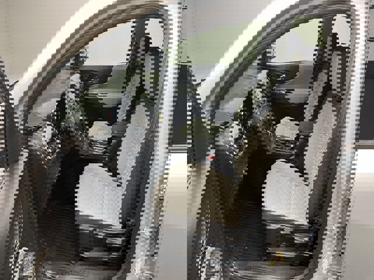 Used 2018 Chevrolet Equinox LS image 3