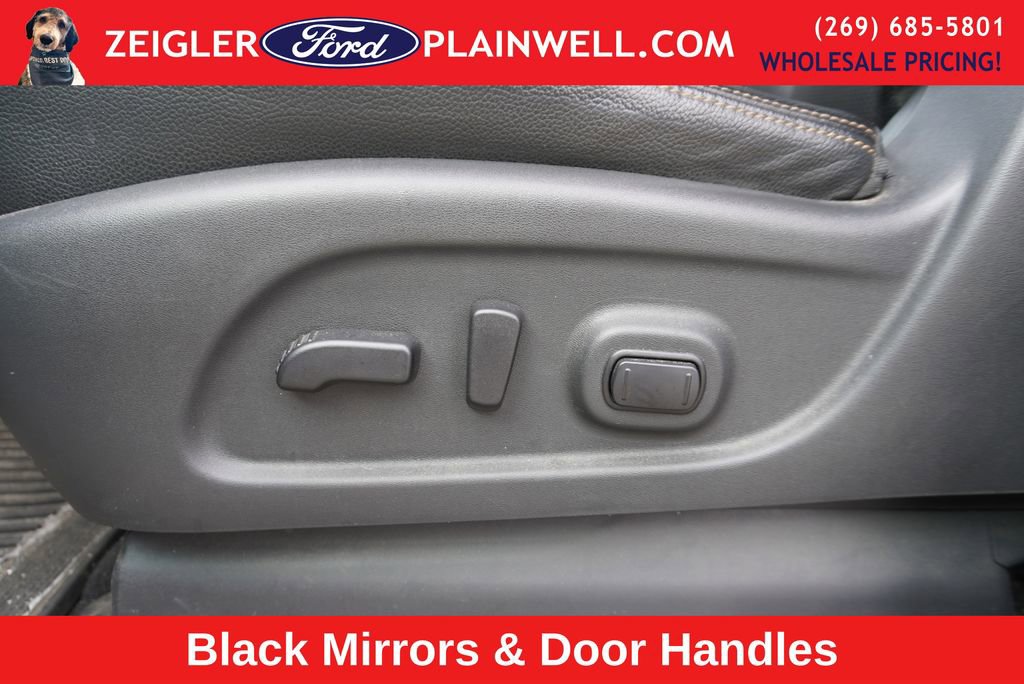 Used 2018 Nissan Titan SL w/ Midnight Edition image 16