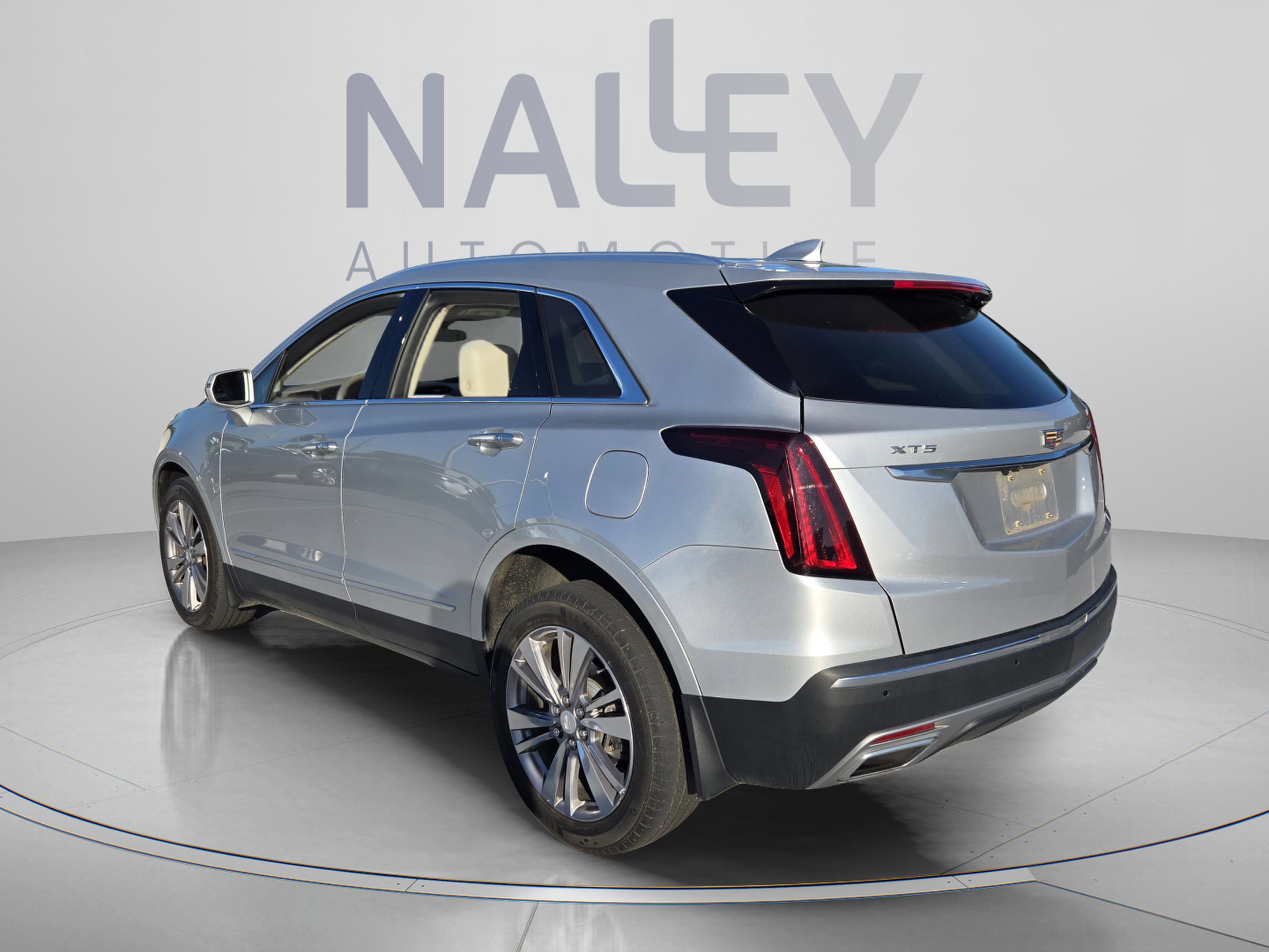 Used 2020 Cadillac XT5 Premium Luxury FWD image 3