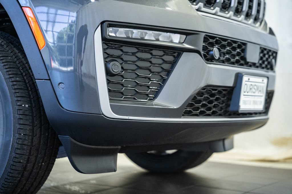 New 2026 Jeep Grand Cherokee Limited w/ Luxury Tech Group II AWD/4WD image 15