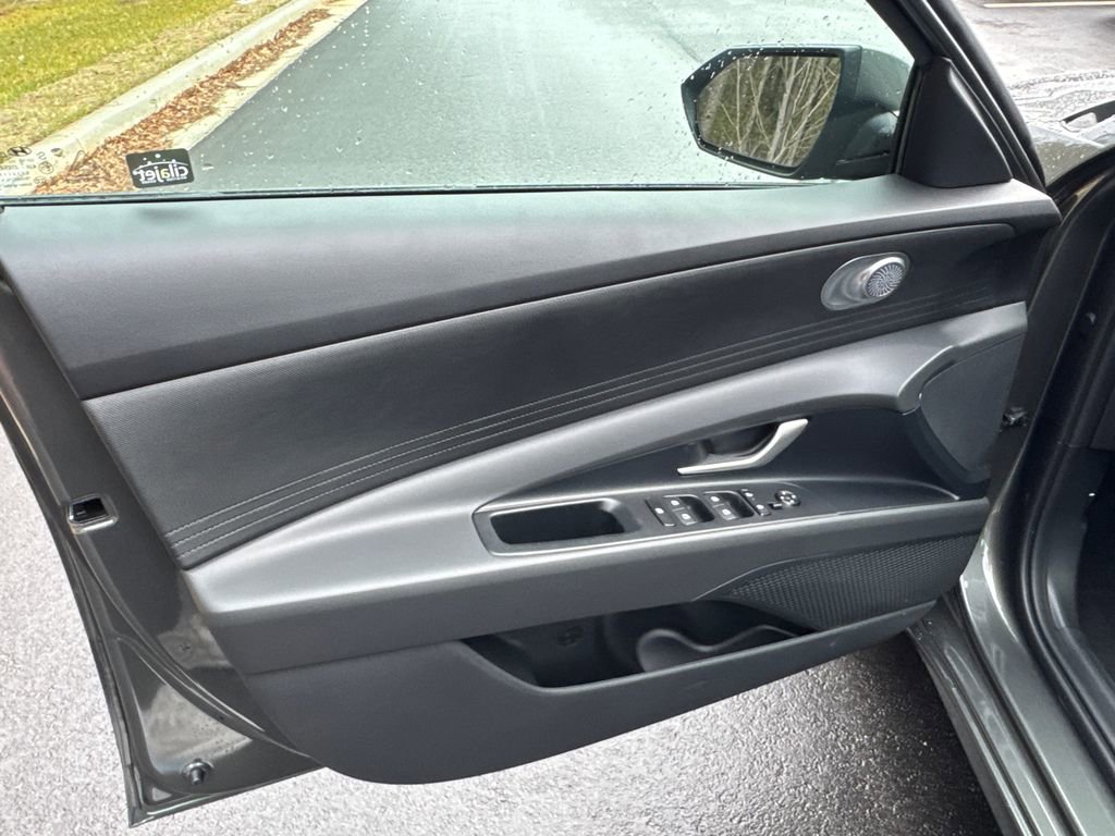 New 2026 Hyundai Elantra SE FWD image 11