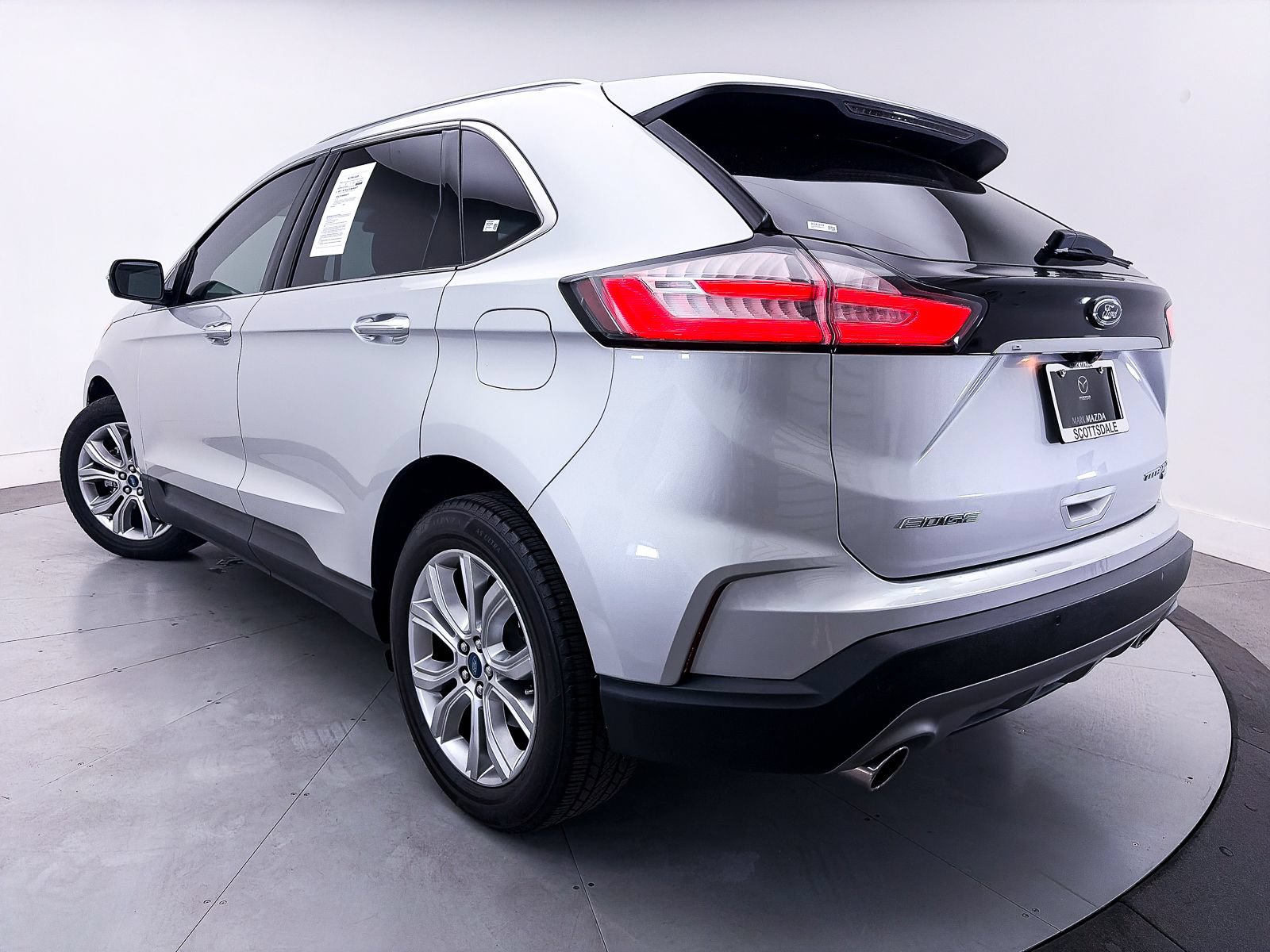 Used 2019 Ford Edge Titanium FWD image 2