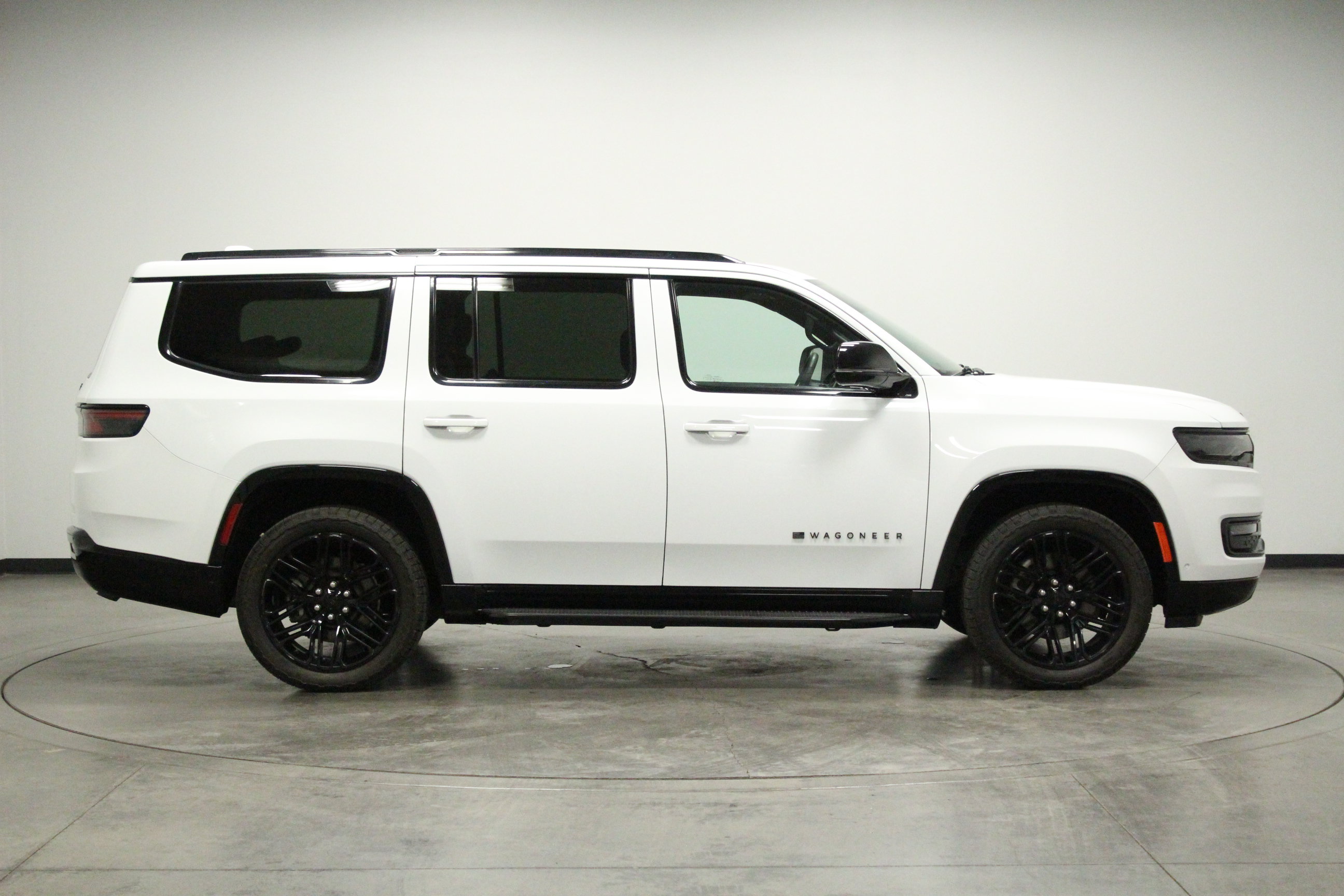 Used 2023 Jeep Wagoneer Series II RWD image 9