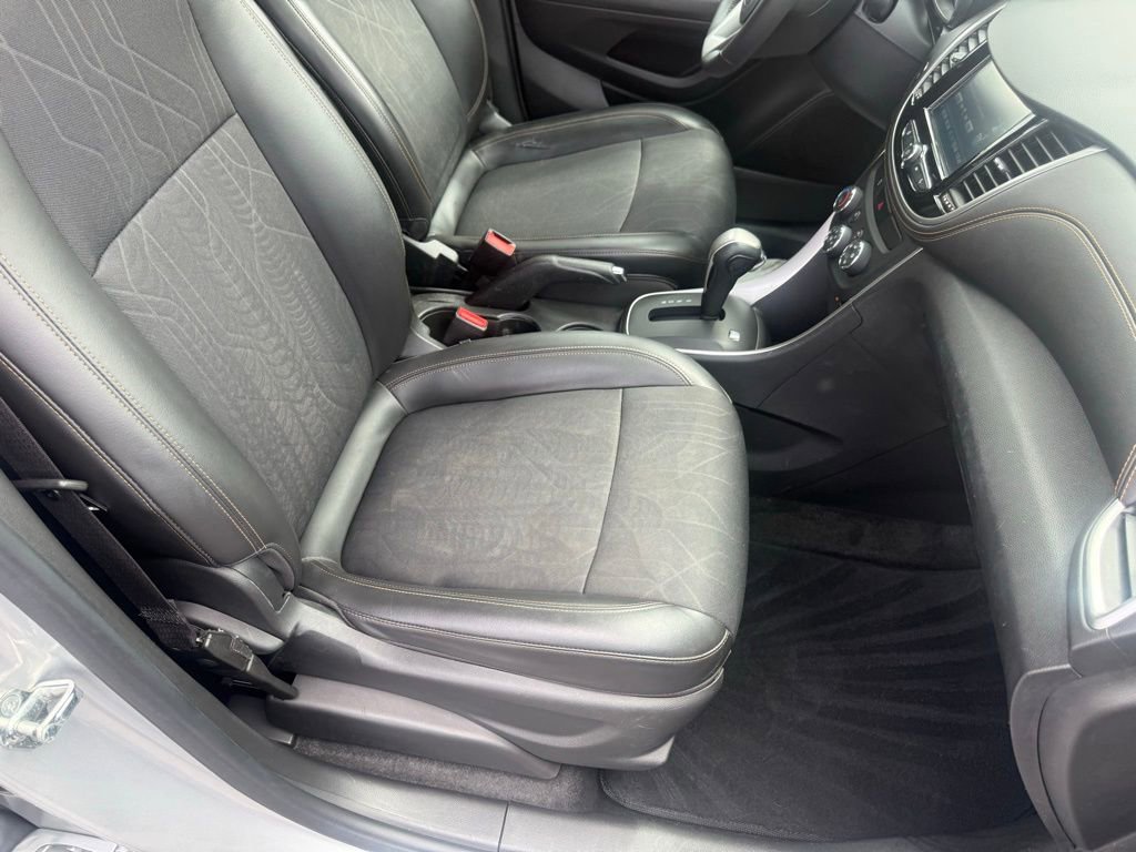 Used 2017 Chevrolet Trax LT w/ LT Convenience Package AWD/4WD image 50