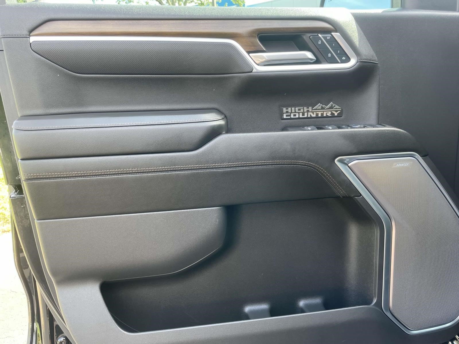 Used 2025 Chevrolet Silverado 1500 High Country w/ High Country Premium Package AWD/4WD image 16