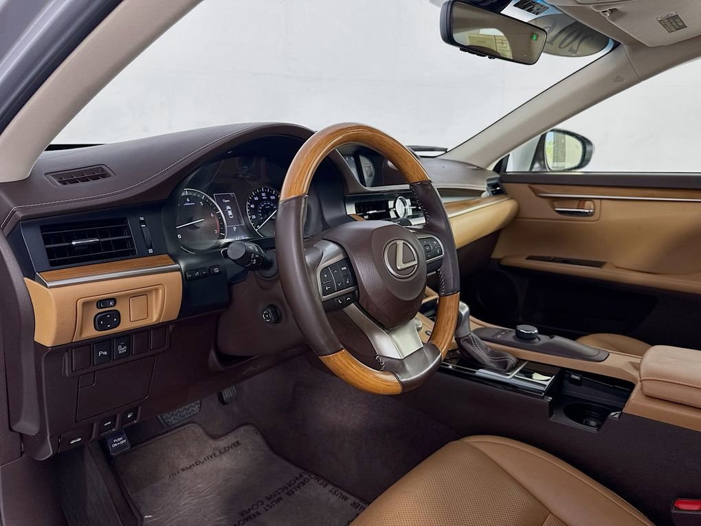 Used 2016 Lexus ES 350 w/ Premium Package w/Wood Trim FWD image 12