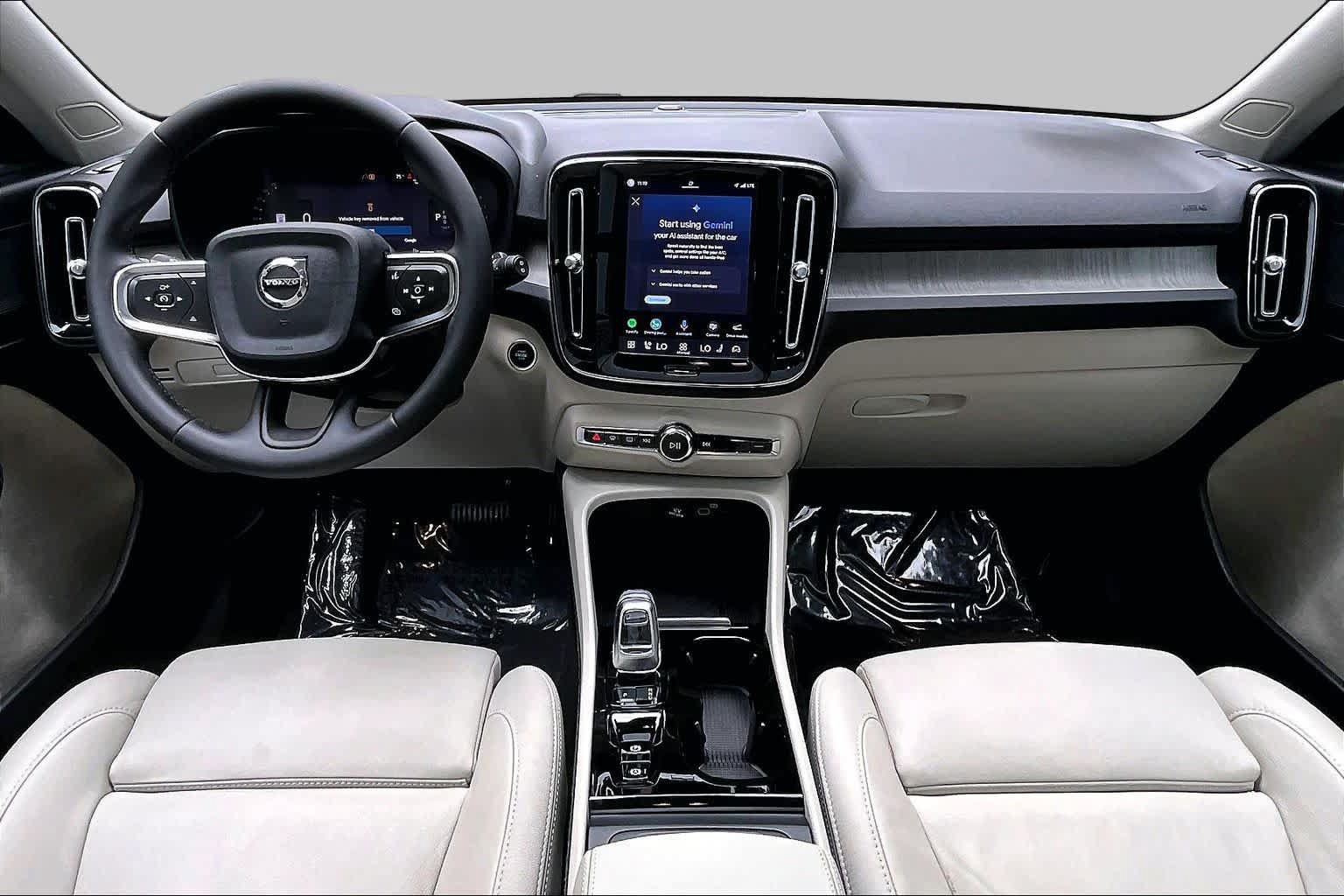 Used 2024 Volvo XC40 B5 Plus w/ Protection Package Premier AWD/4WD image 15