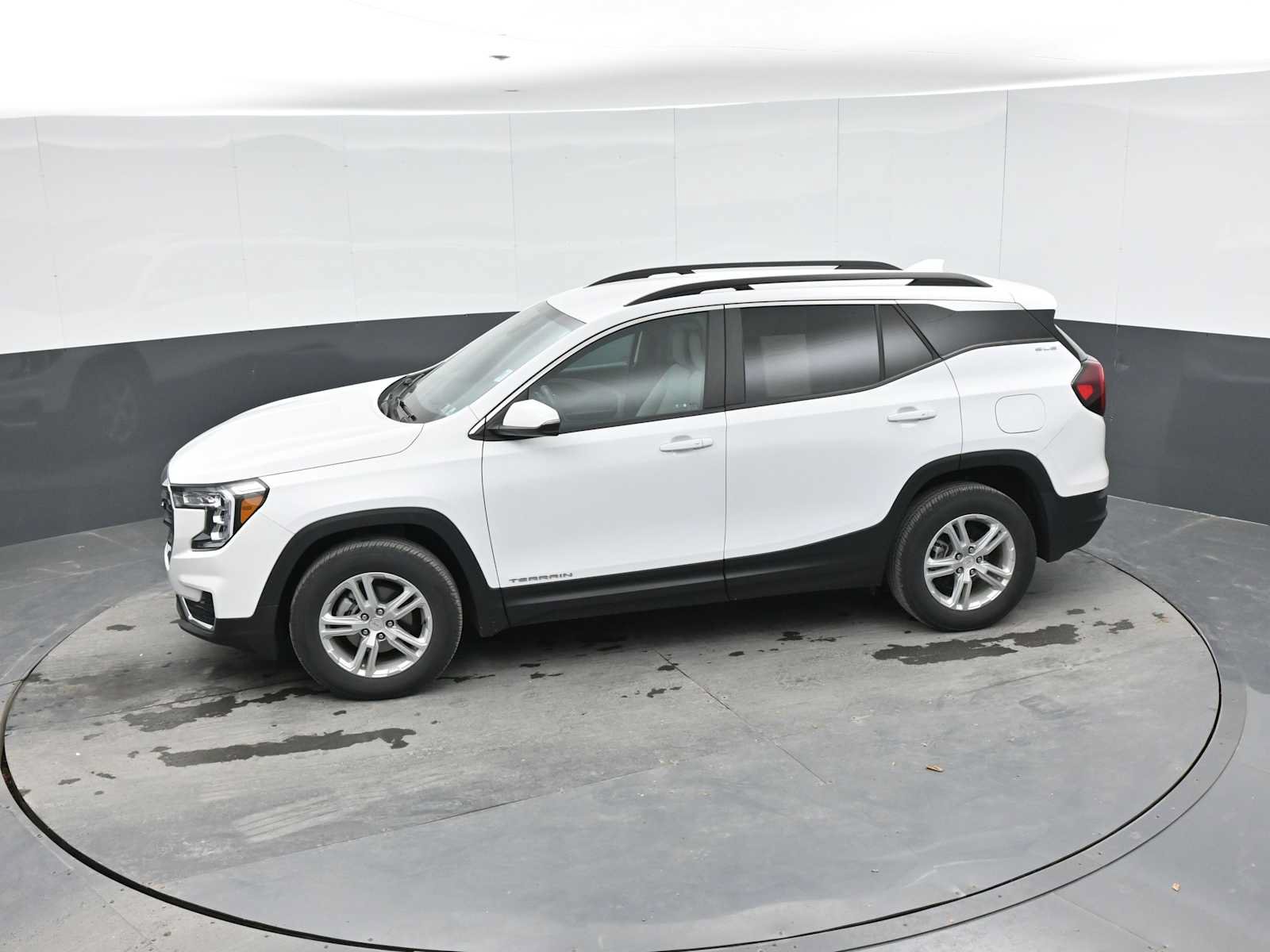 Used 2023 GMC Terrain SLE w/ Driver Convenience Package AWD/4WD image 14