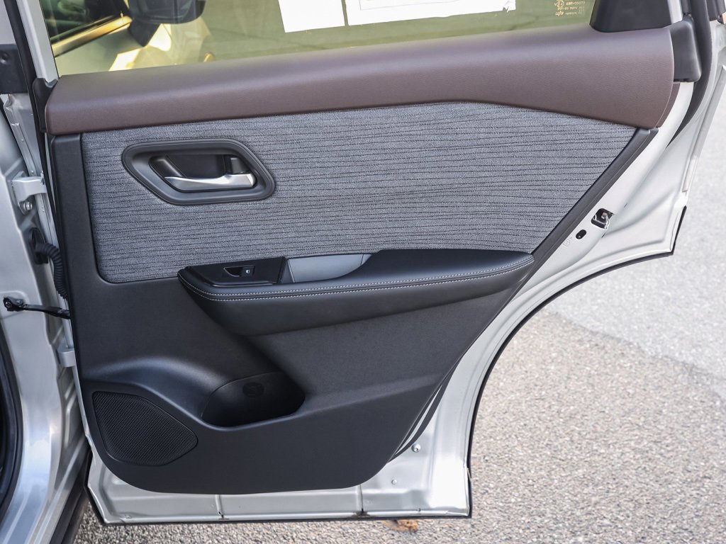 Used 2023 Nissan Rogue SV image 19