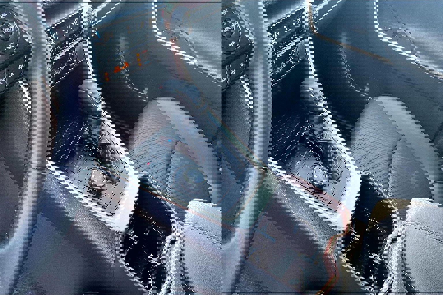 Used 2025 Toyota RAV4 Limited image 16