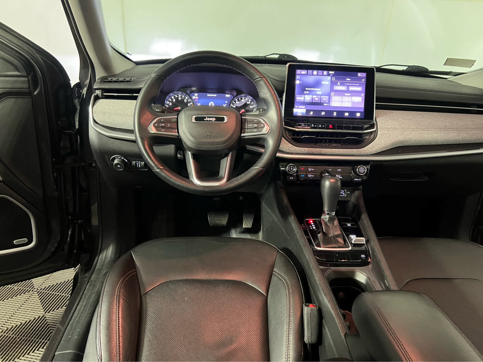 Used 2022 Jeep Compass Latitude w/ Sun and Sound Group image 13