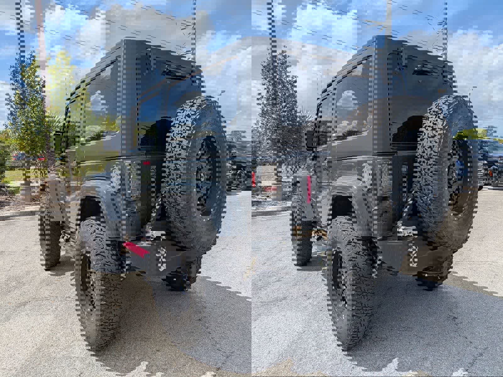 Used 2017 Jeep Wrangler Sahara w/ Connectivity Group image 6