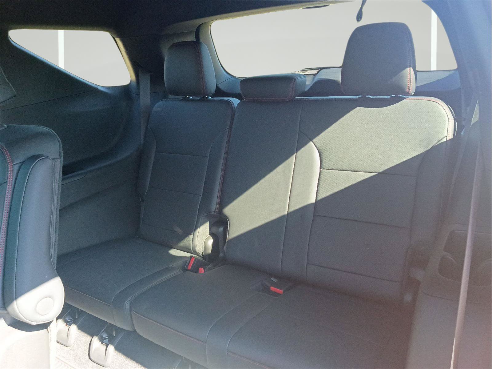 Used 2026 Chevrolet Traverse RS FWD image 36