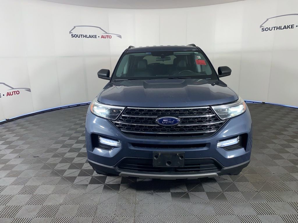 Used 2021 Ford Explorer XLT w/ Equipment Group 202A AWD/4WD image 2